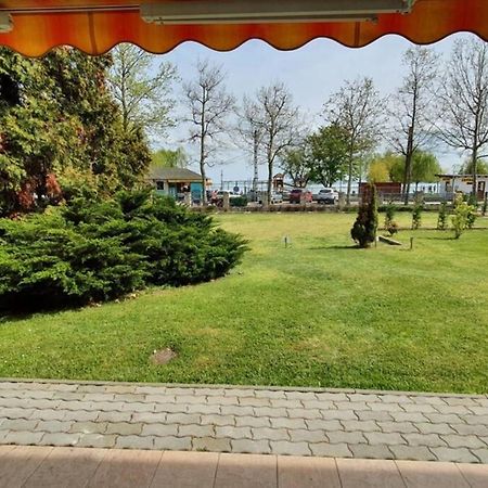 Appartement Igényes 4 fős apartman közvetlen a strandnál à Csopak Extérieur photo